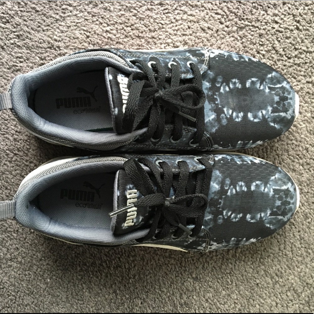 Ladies tye dye black pumas